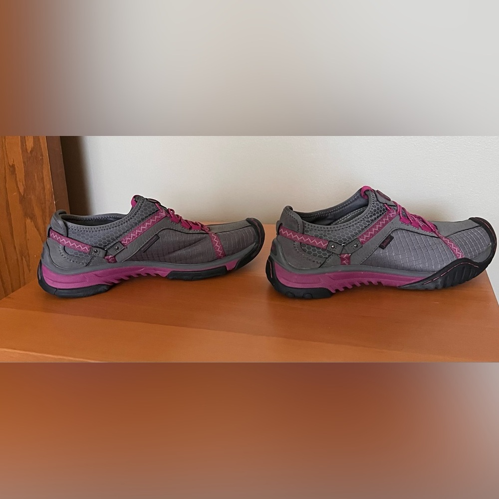 Jambu Gray with Raspberry Athletic Shoe - Picture 5 of 11